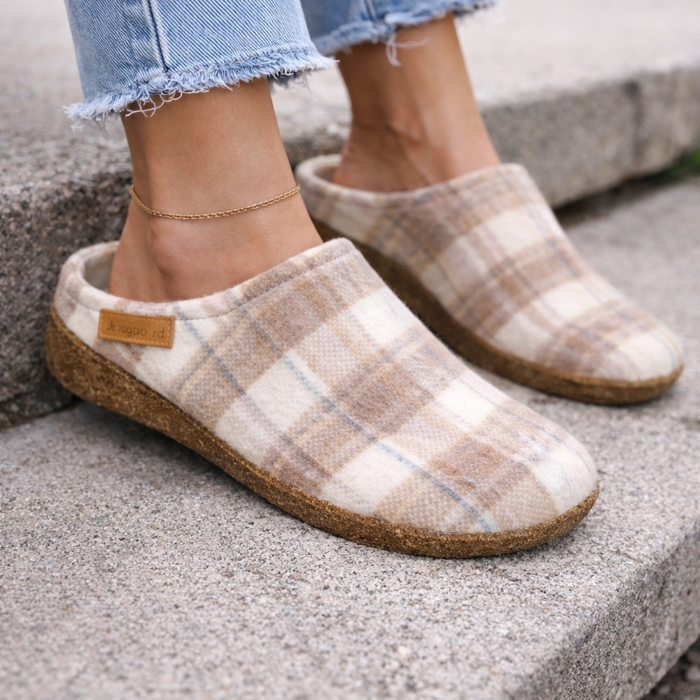 Indigo Rd Plaid Clog Slippers Size 8M Brown Cream Cozy Mule Shoes